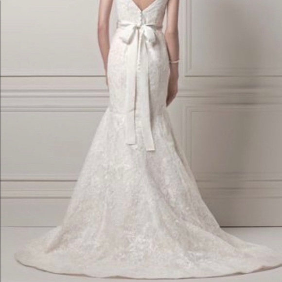 Wedding dress - Picture 2 of 3